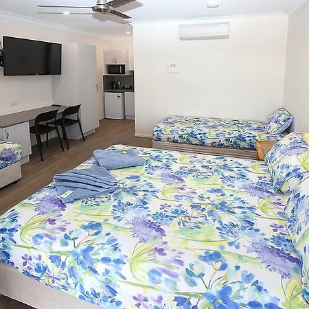 Reef Gardens Motel พรอเซอร์ไพน์ ภายนอก รูปภาพ