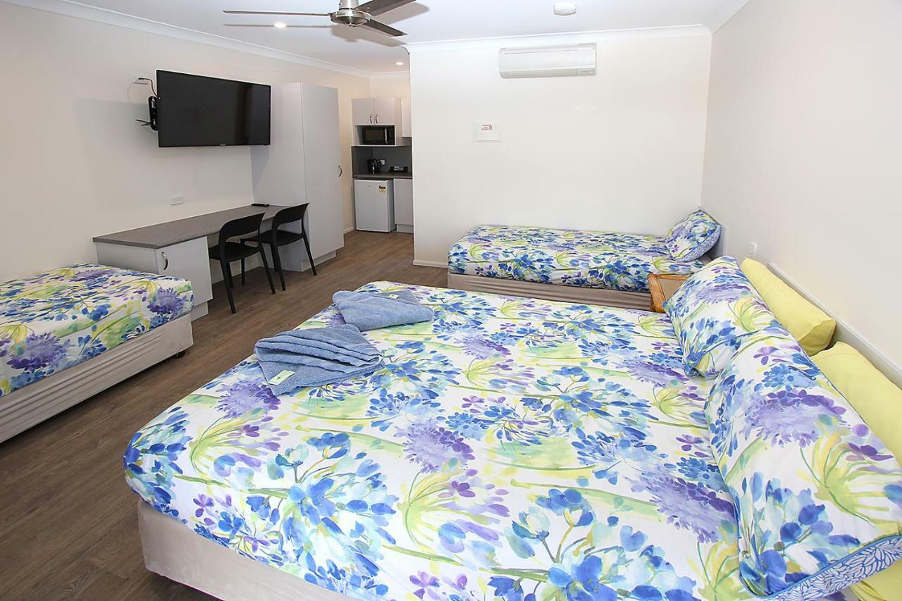 Reef Gardens Motel พรอเซอร์ไพน์ ภายนอก รูปภาพ